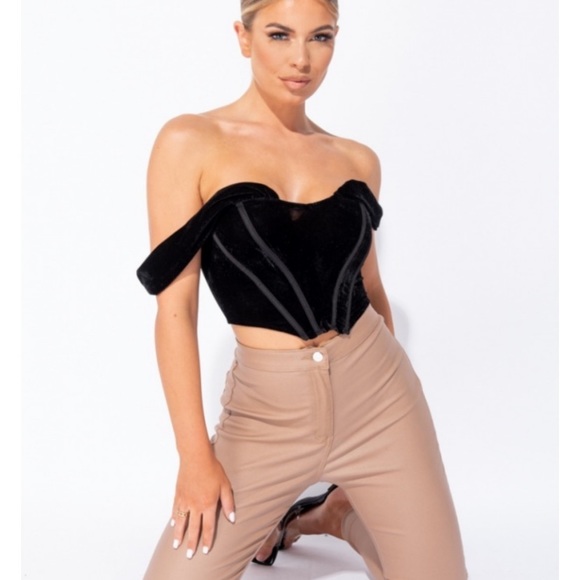 Tops - Off shoulder top